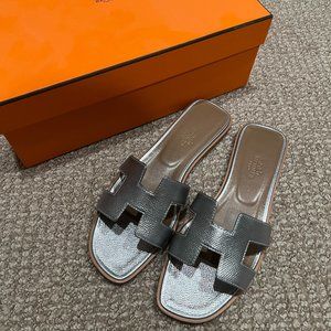 WORN ONCE!!! - HERMES ORAN SANDALS IN ARGENT (SILVER) EPSOM LEATHER - SIZE 37.5